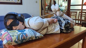 【墨色】jk餐桌极限驷马长时间放置 感官剥夺 口水拉丝 镜头怼脸 身体刺激 揉捏挠痒打屁股