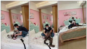 【皮革家原创】文静小师妹第四部 这次小师妹被全身包裹 腿部也被并拢折叠了起来 大张开下边 然后被棒棒刑责 然后把两只腿固定在两边 戴上乳胶口套 在黑暗中挣扎