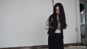 【灰鸟工作室】犯错的美女员工被KB示众一天