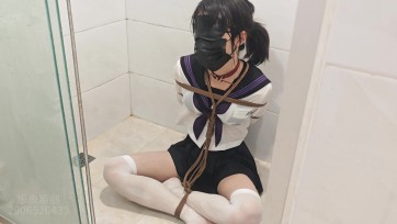 【乐鱼】浴室里被紧缚湿身玩弄的小M