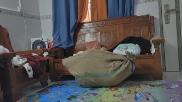 【袋子爱好者】闺蜜——丝袜全包装进麻袋