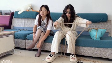 【梦川】《直播事故》小姐姐是一位卖货主播，接到公司电话要求卖情趣道具，直播过程中被坏人绑架想办法获救，最后采访