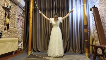 【一绳所爱】《杨若琳白色礼服，五花紧缚逛店》