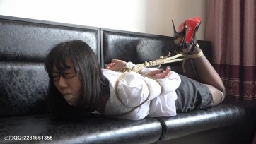 【灰鸟工作室】值班女职员办公室遇劫匪 长腿美女琪琪出演