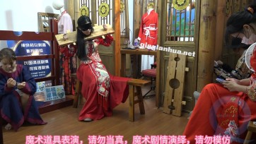 【束心工作室】兰兰和小雨红色秀禾服，一字木枷锁，老虎凳捆绑剧情游戏