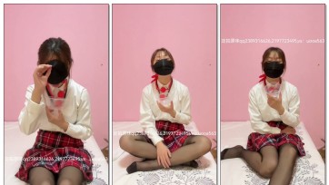 【新月原创】【荷露】口球口水收集 比耶+脖子上挂两个口球+ JK黑丝白袜 口水超多刚带好口水就控制不住流出来了