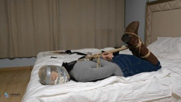 【JS】【哈妮】牛仔靴驷马捆绑/丝袜堵嘴/套头/原味封鼻/棒棒刺激