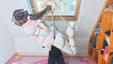 【一颗露露子】白丝双马尾驷马吊，郊狼肆虐粉色心情震D，强制抬头固定感官封闭折磨，飞J杯榨汁驷马放置