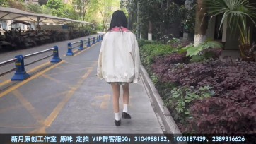 【新月原创】【琳媚】【何露】女孩手铐JK丝袜小区外出散步 真的是尴尬死了 千万不要遇见熟人 呜呜呜