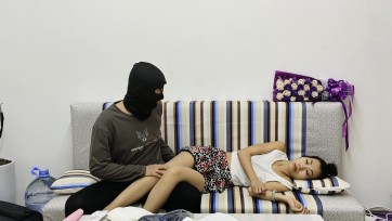 【睡美脚】【诺米的午后劫难】鼓掌|昏迷横抱|胶带封嘴|反复捂晕翻白眼|TK闻脚|肉丝捆绑