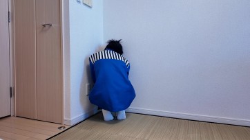 【kiki】囚服白袜镣铐绝望行走被管教用脚揉拧