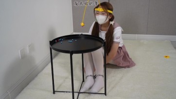 【灰太郎的羊】学霸少女挑战新游戏‘蜜蜂采豆豆'，被强制踮脚尖站立，腿抖到抽筋！