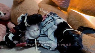 【紧缚少女樱雅酱】丝袜全包+绳网加固+铁板吊起+K9+蓝色胶衣真空床等！鞭打+棒棒+挠痒TK+呼控等等...不断挣扎~！