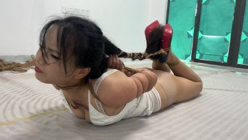 【冰悦原创】暑假减肥瘦25斤之玩超紧五花极限驷马绑头发强制抬头满头大汗