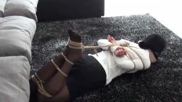 【灰鸟工作室】少妇亚男遭劫五花驷马塞嘴蒙眼丝袜套头