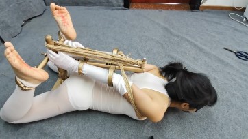 【HD飞天原创】云儿五花紧缚驷马热身，觉的不够刺激、来个超级刺激的，K9架紧固脚底滴腊，强行带上防毒面具连接到负压瓶上，惨遭拍打、TK，痛苦难忍，无法形容.......