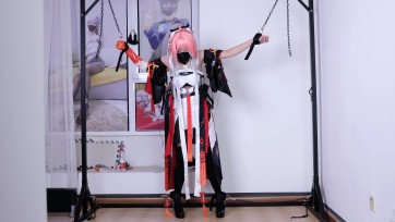 【雪宝日记】「鸣潮长离剧情」cos长离被猥琐摄影师欺骗带回家，摄影对雪儿开始性弩培养，被玩的同时羞辱和男朋友通话，电击，ZDB，QG，口水收集，原味羞辱，TK耳光..【下集】