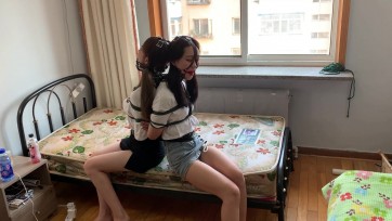 【玩奴原创】静谧的午后之约，两位美少女丹丹欣妍双妹连缚无助挣扎，双人马具口球堵嘴。