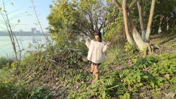 【FXX】【ZENTAI】大概只有全包爱好者才能get到整天带个会说话的娃娃到处走的爽点吧 天气尚好 零零碎碎的路人擦肩而过 时不时有回头看看咱们的全包小妹